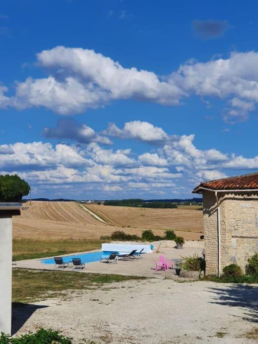 Blanzac  French Farmhouse Retreat With Pool & Superb Views. מראה חיצוני תמונה
