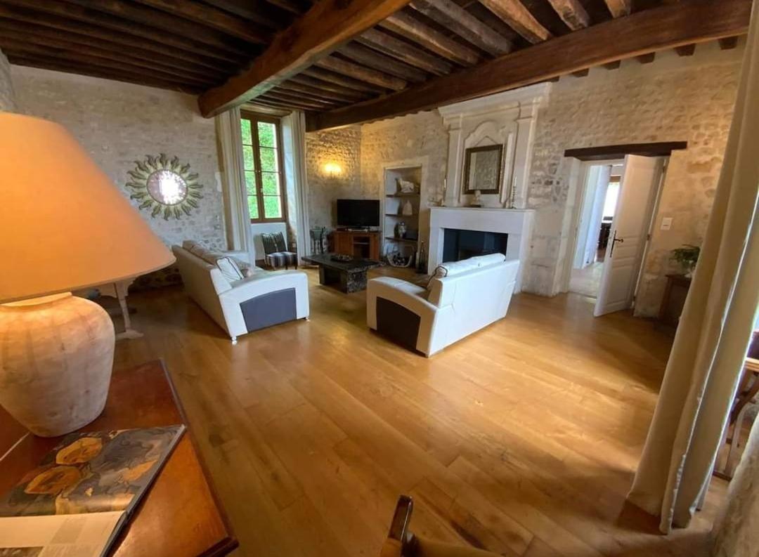 Blanzac  French Farmhouse Retreat With Pool & Superb Views. מראה חיצוני תמונה