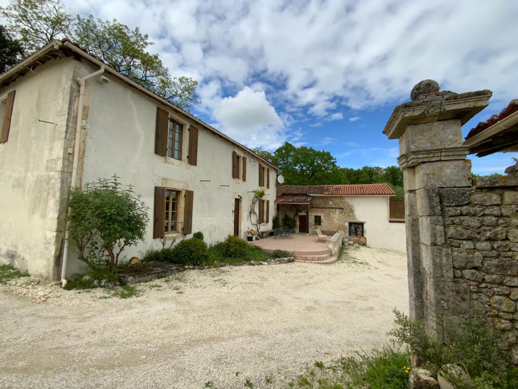 Blanzac  French Farmhouse Retreat With Pool & Superb Views. מראה חיצוני תמונה