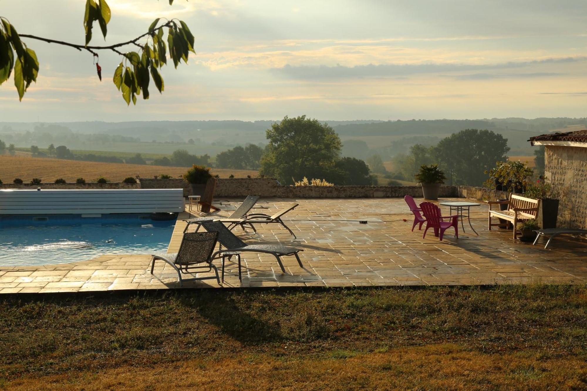 Blanzac  French Farmhouse Retreat With Pool & Superb Views. מראה חיצוני תמונה